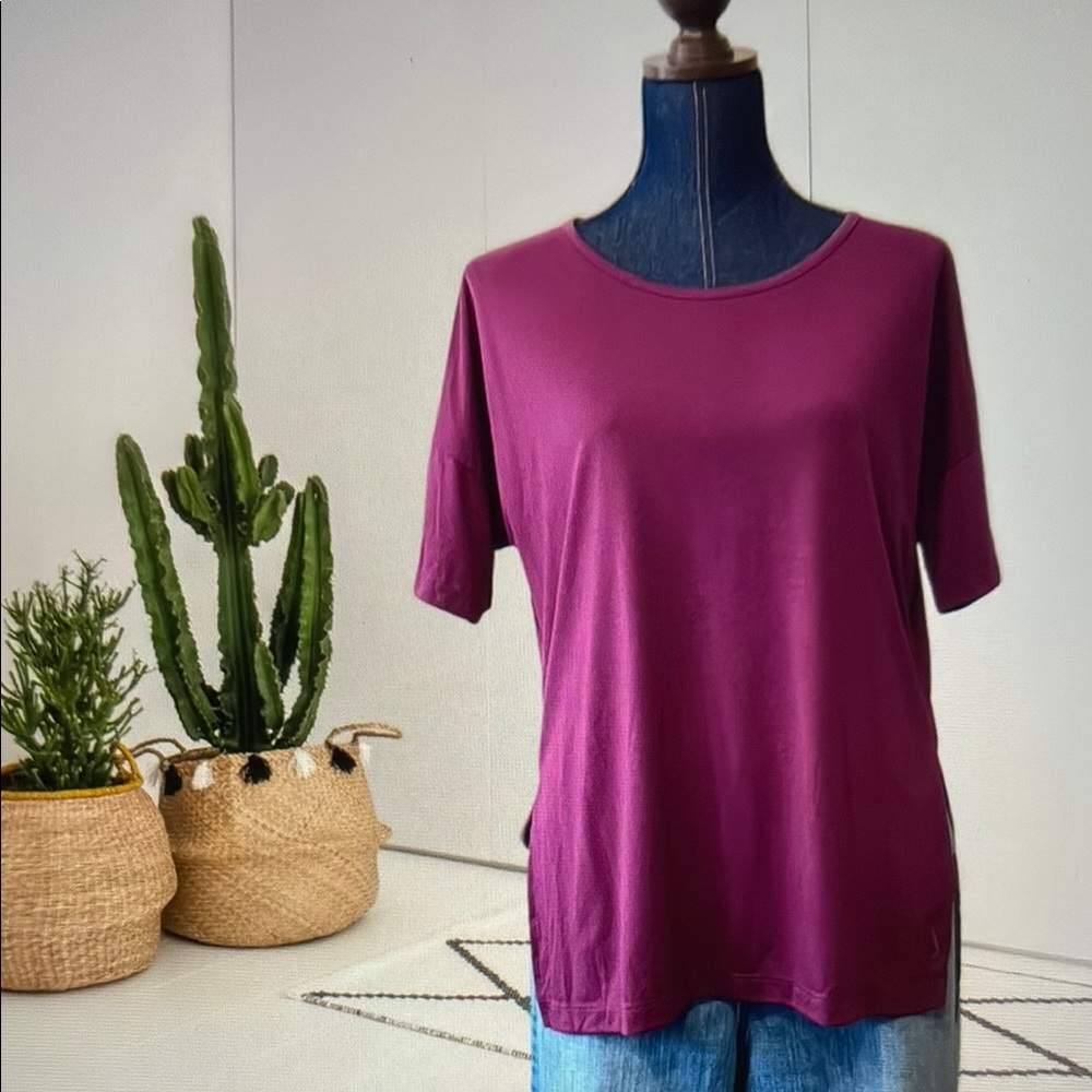 Nike Dolman Short Sleeve Relaxed Fit Top
